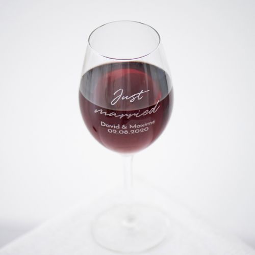 Weinglas mit Text