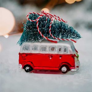 Wohnmobil mit Weihnachtsanhänger mit Weihnachtsbaum Sass & Belle
