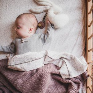 Mies & Co Wild Child Spannbetttuch für Babybett, kreiderosa