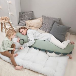 Done by Deer comfy body maternity pillow Croco grün