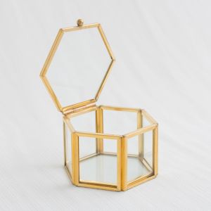 Ringbox aus sechseckigem goldfarbenem Glas (8 x 7 x 5 cm) House of Gia
