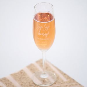 Champagnerglas mit Text eingraviert